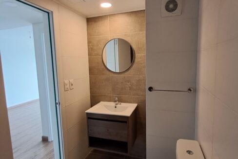 21ff3568-4729-4957-b67b-c546465f08c6