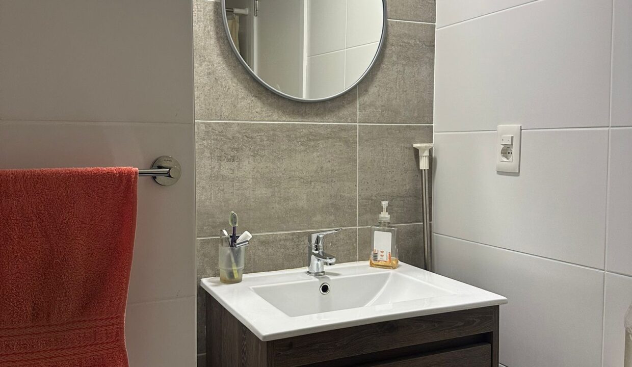 ce5fc8db-6746-4d00-a69c-a92fa6faad48